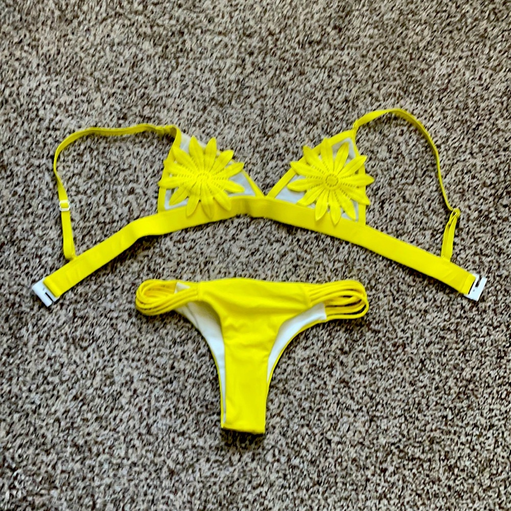 Daisy Neon yellow bikini